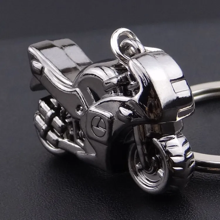 Nyckelringar Ny motorcykel Key Chain Charm Metal Keychain Men Women Car Key Ring 4 Färg Nyckelhållare Bästa presentsmycken