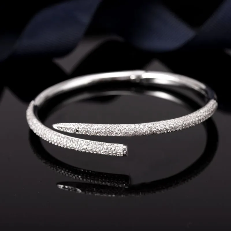 2023 Classic Full Diamond Cuff Nail Bracelet Fashion Couple Love Bracelet for Menwomen Premium 316L Titanium Steel armbanden sieraden