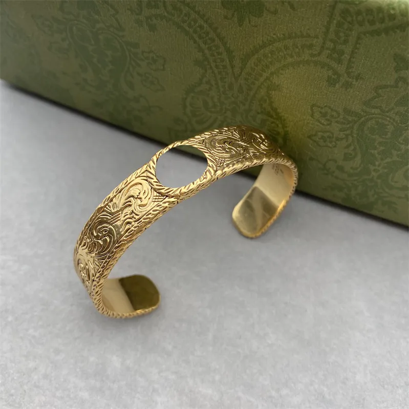 Bracelet de charme de modèle de bracelet en or de luxe pour les femmes bracelets de concepteur de bracelet de lettre de verrouillage d'or avec la boîte