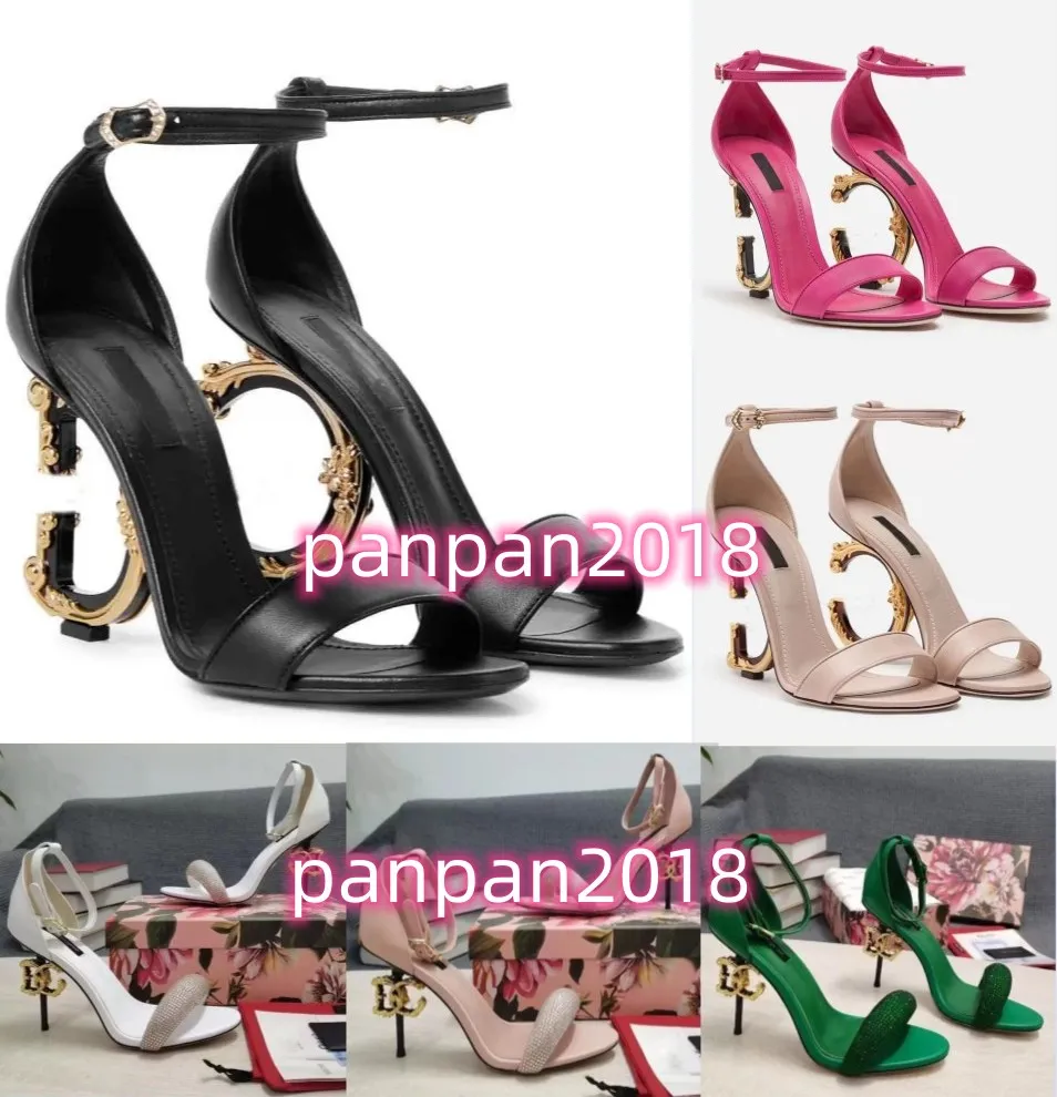 Famoso ver￣o Sandals Sandals Sapatos Mulheres Polidas de Calfskin em forma de D em forma de D Lady Lady Lady Gladiator Gladiador de Carbono Sandalias Party Wedding EU35-43 Shoesbox