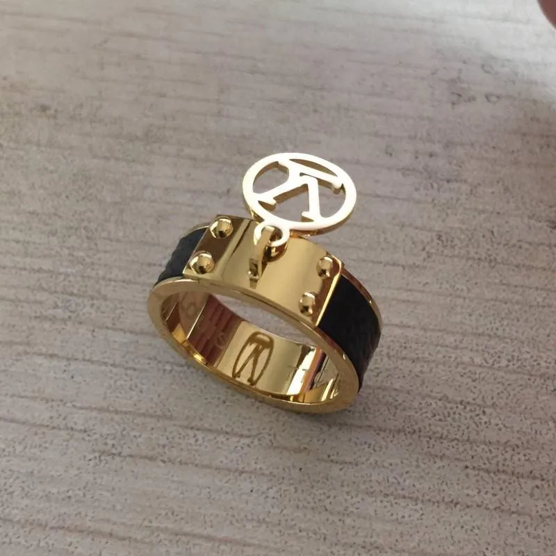 Designer Ring heren Band Ringen 2021 luxe sieraden vrouwen Titanium staal Legering Verguld Ambachtelijk Goud Zilver Rose Vervaagt nooit Niet allergisch