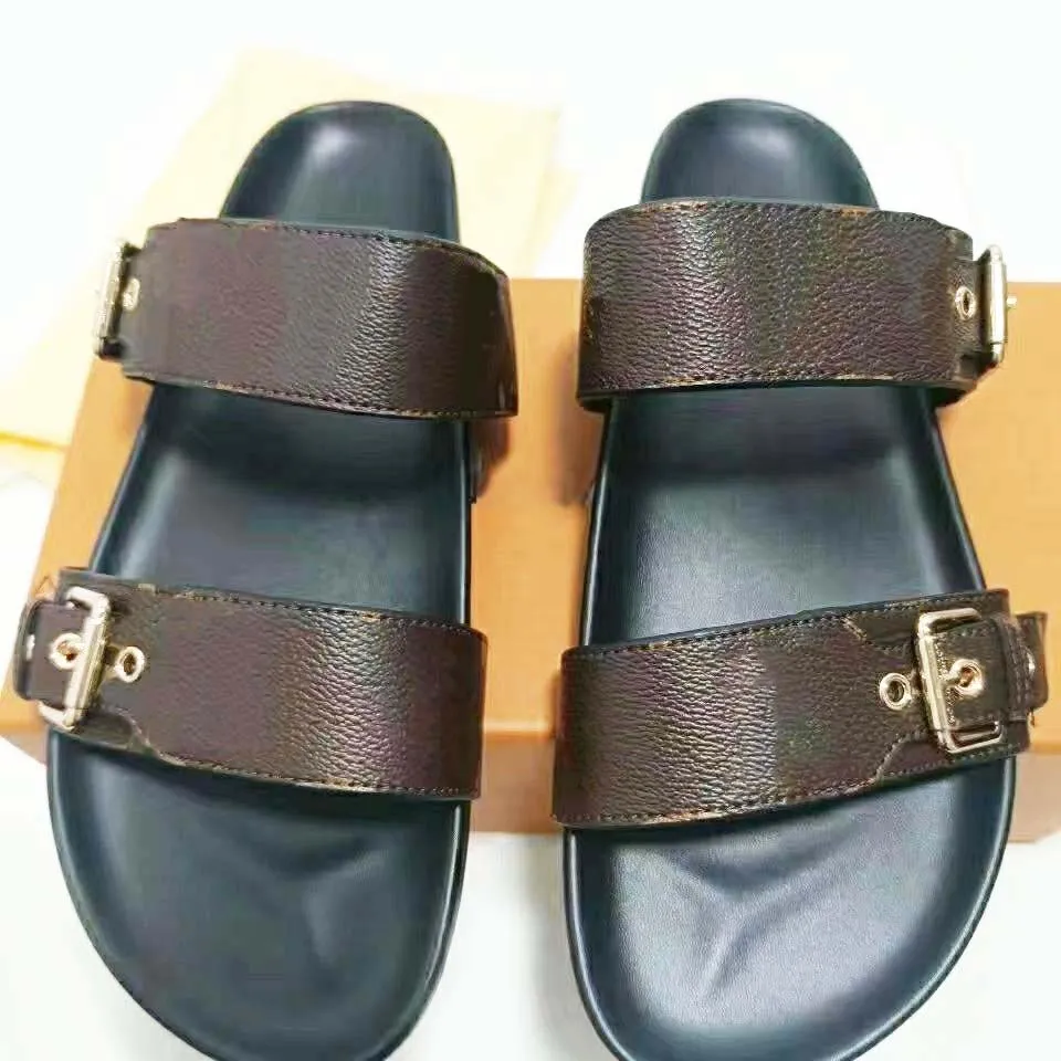 Designer Slippers Dames Sandalen Hoge kwaliteit schoenen Dames Slides Kristal Kalfsleer Vrijetijdsschoenen gewatteerd Platform Summer Beach Slipper