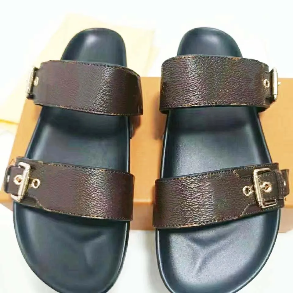 Sandali Ciabatte firmate Sandali da donna Scarpe di alta qualità Ciabatte da donna Pelle di vitello cristallo Scarpe casual Piattaforma trapuntata Pantofola da spiaggia estiva