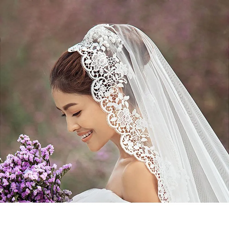 Bridal Veils 2023 Elegant One Layer Veil Lace Short 1.5 M Length Appliqued Women Party Without Comb