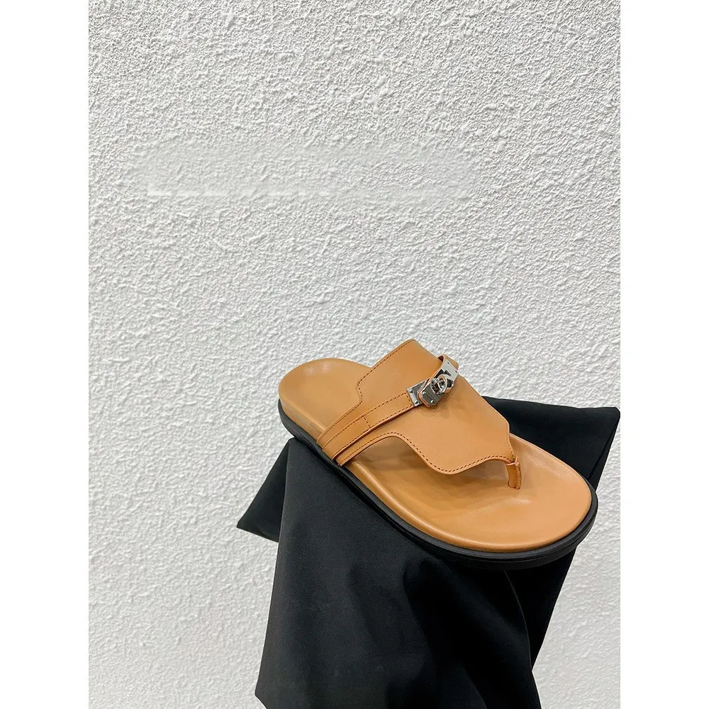 Modedesigner ￤kta l￤der sandaler utomhus strand flip flop platt klack tofflor casual loafers lady kvinnor skor SZ 35-41