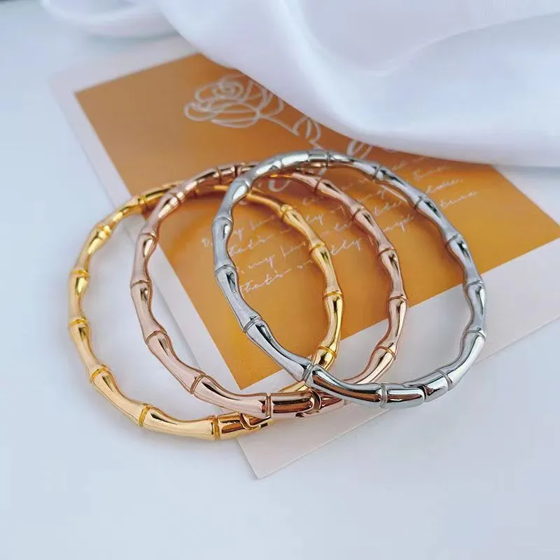 Bracelet Designers Bracelet Luxurys Bracelet en acier Bambou Noeuds Tempérament Polyvalent Golden Heart Design Mode Couple Style Saint Valentin Bijoux très bon