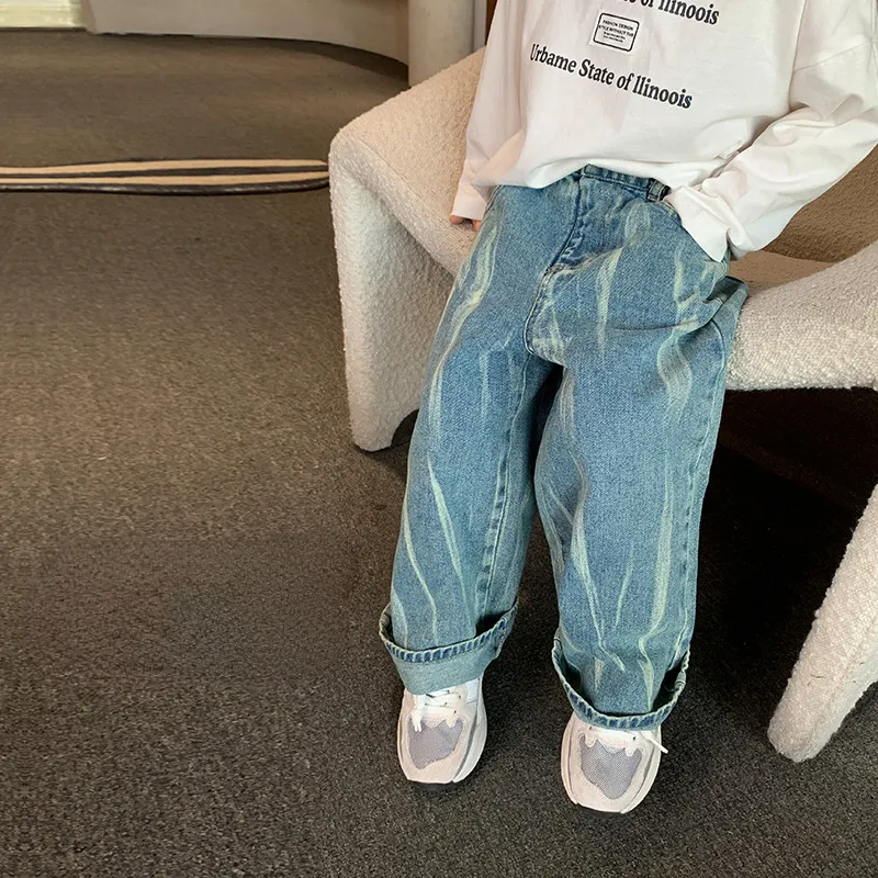 Jeans chłopcy remis farbowane szerokie spodnie dżinsowe LGE 2 8 -letnie dzieci moda luźne dżinsy 230224