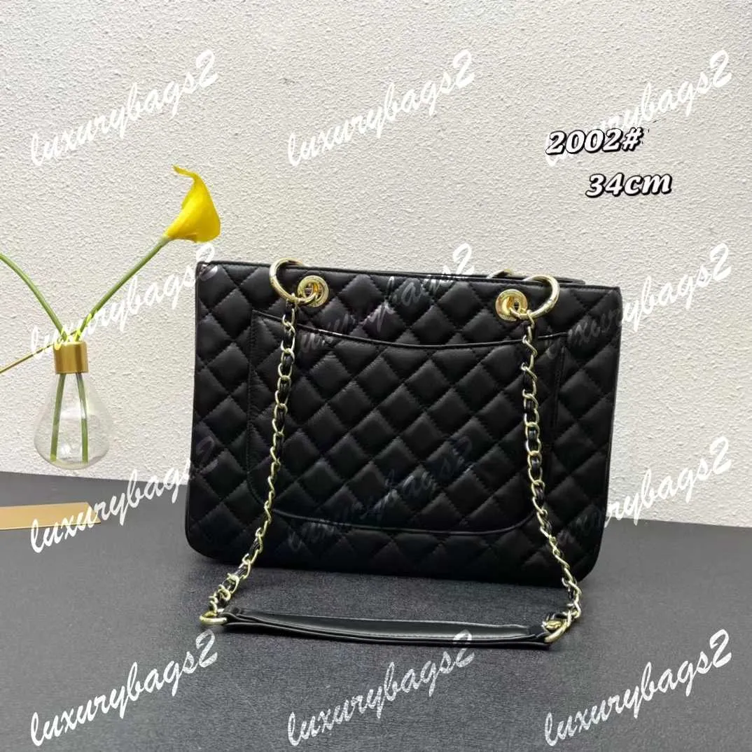 Chanel Shopping GST Black Quilted Grained Leather Shopping Bag ref.1012978  - Joli Closet