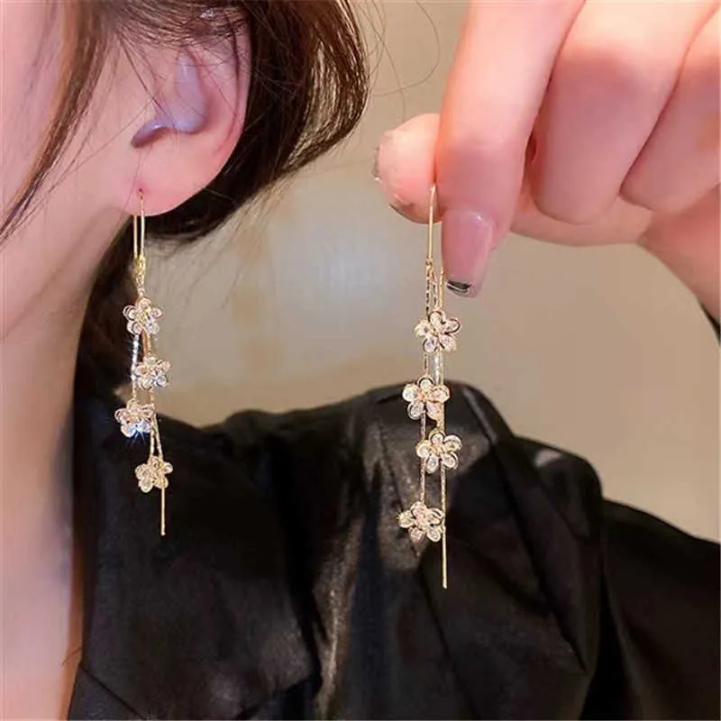 Charm New Minimalist Long Tassel Earrings Elegant Delicate Flower Pendant Zircon Earrings Women`s Ear Wire Premium Jewelry Party Gifts G230225