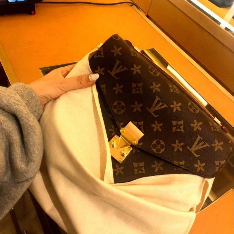 Luxury Designer Leather Messenger Bags For Women With Flap