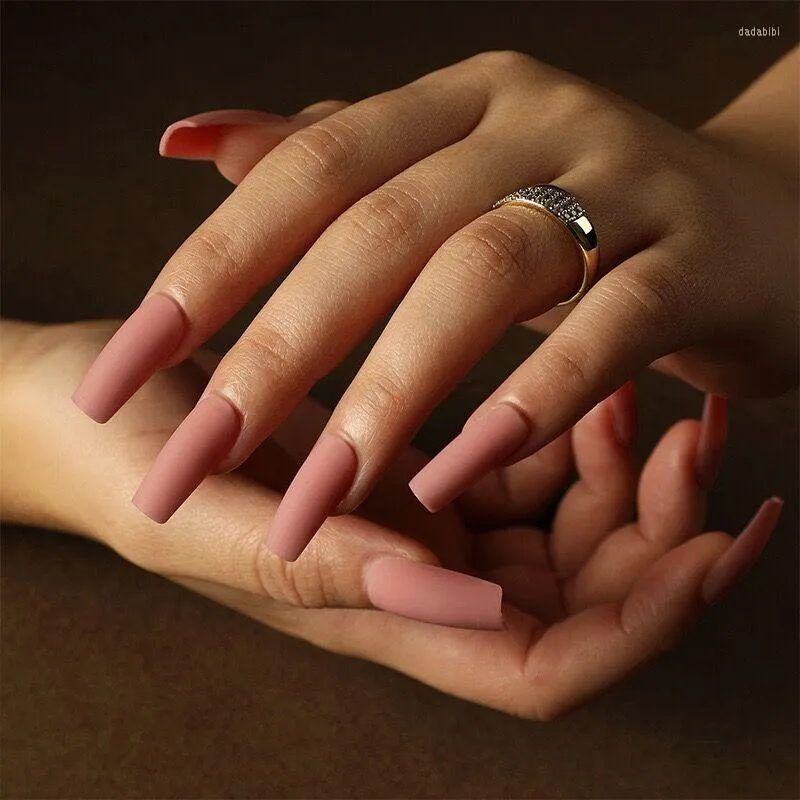Fałszywe paznokcie 24pcs/Set Matte Fałsze proste środkowe długi kwadrat nago różowy czerwony sztuczny dekoracja paznokci