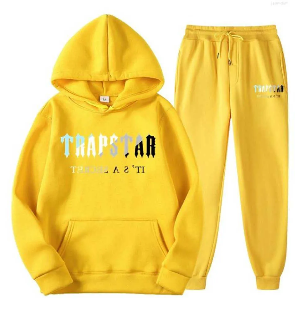 Мужские капюшоны 2022 бренд Trapstar Print Sportswear Мужчины 16 цветов теплые две кусочки, которые выставлены на свободных брюках толстовки с капюшоном.