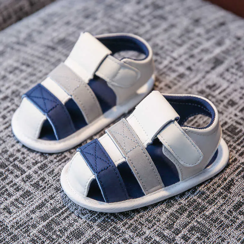 Sandálias recém -nascidas meninos meninas sandálias PU Couro Moda Vermentista Sapro de Berço Sofro Primeiro Anti Slip Baby Shoes Z0225
