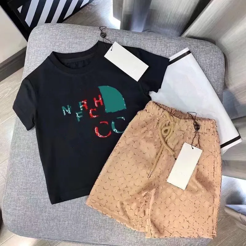 babykläder t shirt barn designer set barn set småbarn kläder 1-12 åldrar tjej pojke t shirt lyx sommar shorts ärm med bokstäver taggar klassiska 7 färger aaa