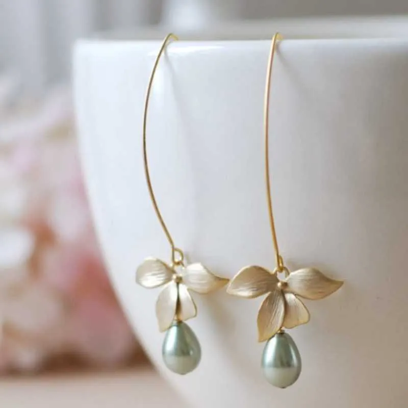 Charm Retro Fashion Temperament Bowknot Leaves Water Drops White Pearl Earrings For Women Simple Art Metal Ladies Daily Jewelry G230225