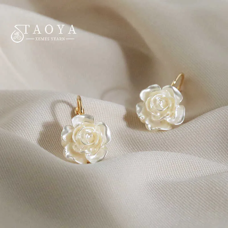 Charm 2022 New Elegant White Flower Pendant Dangle Earrings Korean Fashion Jewelry Party Girl's Sweet Accessories For Woman's Earrings G230225