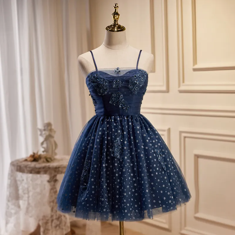 Abito da ballo blu navy Abiti corti da ritorno a casa Strati di spaghetti Tulle con abiti da festa con perline applique