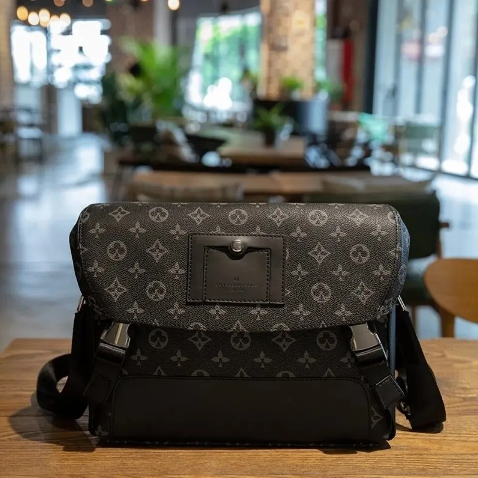 Gorące męskie torby messenger designerskie torby czarne skórki marka crossbody torebki ramię z małym stylem mody torebki