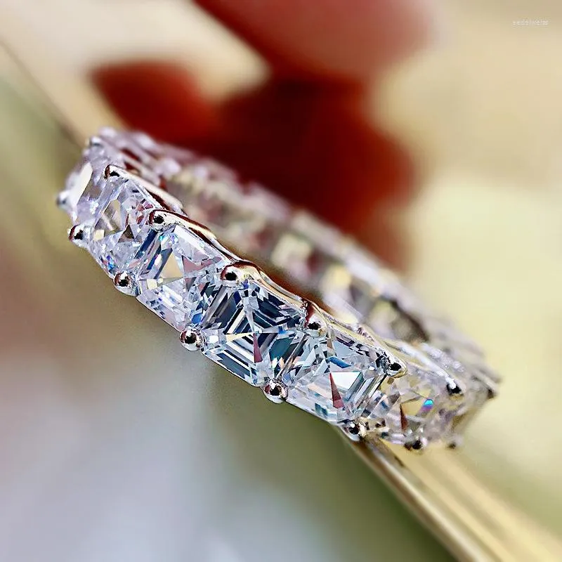 Cluster Rings S925 Silver Emerald Pagoda Cutting Full Circle Diamond Row Ring Girl 4mm High Carbon Imitation