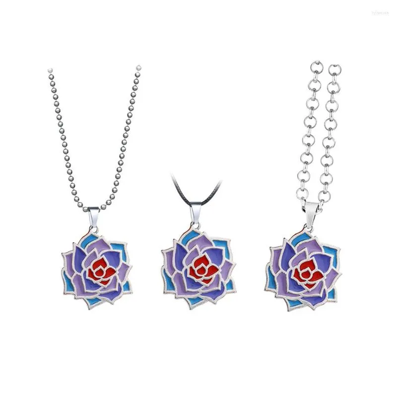 Anhänger Halsketten Spiel Blutbeflecktes Ritual der Nacht Halskette Blaue Rose Blume Metall Emaille Kette Frauen Männer Schmuck Charme Halsband Geschenk