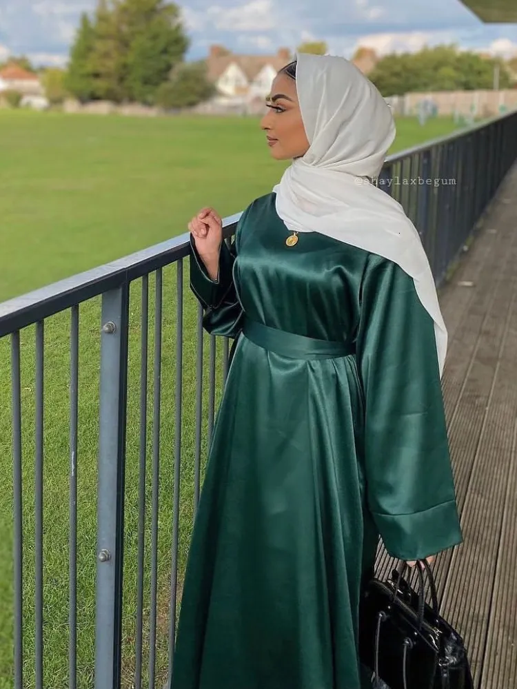 Etniska kläder Vanliga muslimska Abaya -klänningar Dubai Ramadan Eid Casual Abayas For Women Turkish Hijab Satin Islamic Dresses Modest Cloth Clothing Kaftan 230227