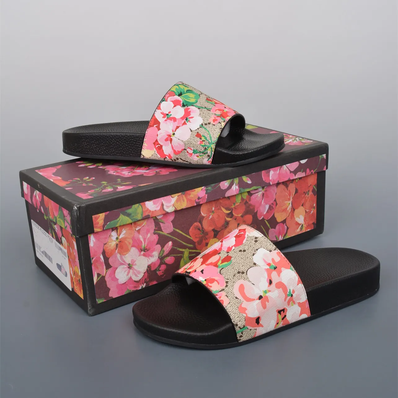 Sandalen Große Größe 36-48 für Herren Damen Sommer Flats Gear Sole Floral Designer Slides Brokat besticktes Gummileder Casual Strandschuhe Dhgate Sliders