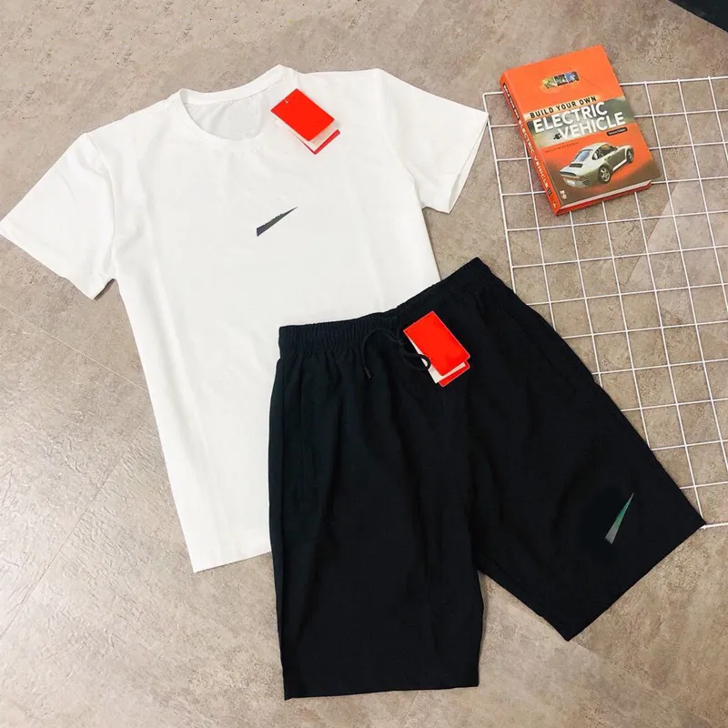 Designer Tracksuit Set Men T shirt Shorts Sets Summer Sportswear Jogging Pants Streetwear Tshirt Suit