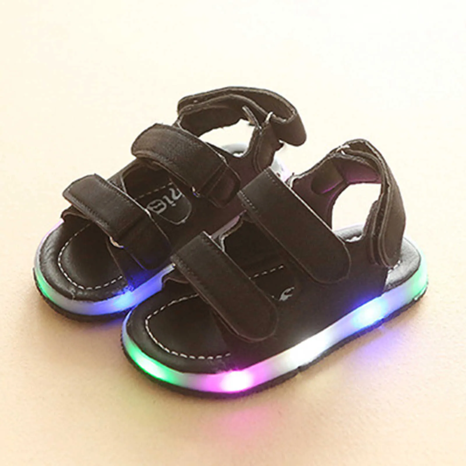 Sandały Rozmiar 2125 Letnie dzieci LED Sandały plażowe z lekkim sandałami dla dziewcząt chłopców miękki dół buty dla małych maluchów Z0225