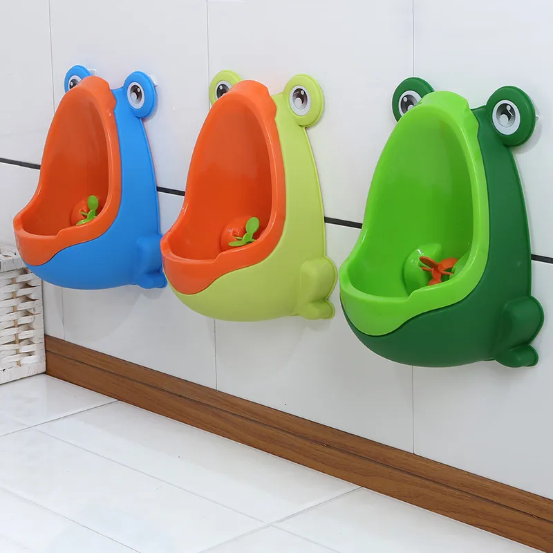 Couvre-sièges Siège d'apprentissage de la propreté pour bébé garçon Pot pour enfants Grenouille Urinoir mural pour garçons Toilettes portables Tuyau d'eau connectable 230227