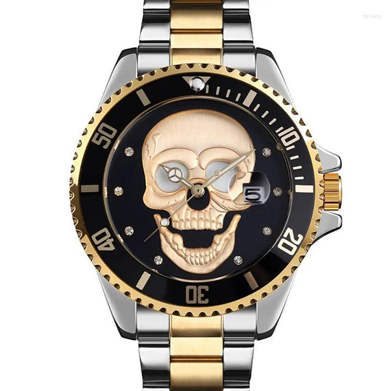 腕時計Skmei Skull CaCual Quartz Watch Men Watches 3BAR防水3Dリリーフパターンラインストーンステンレススチールストラップ