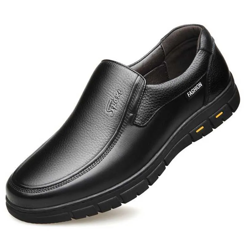 Chaussures habillées en cuir authentique Chaussures décontractées Brands de luxe Locs pour hommes Moccasins Slip respirant sur les chaussures de conduite Zapatillas de Hombre R230227