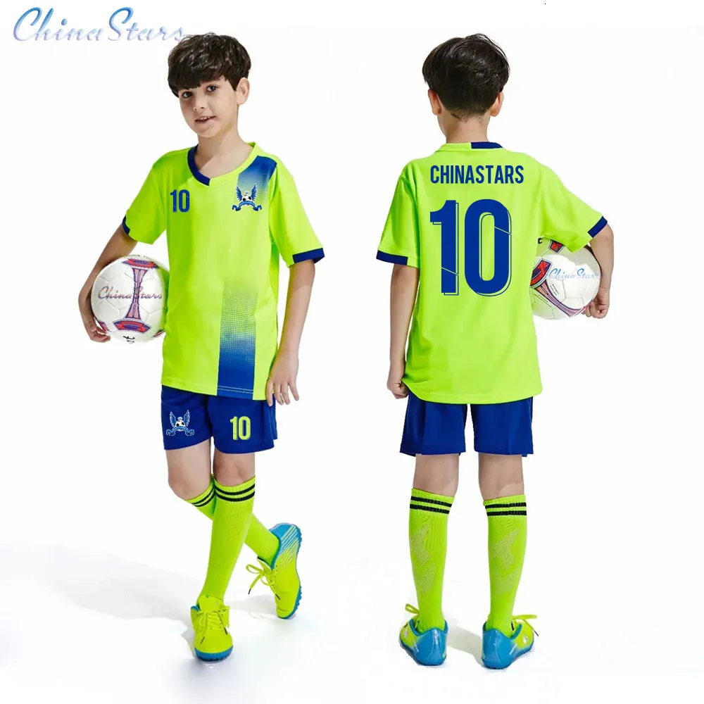 Outdoor-T-Shirts, kostenlose Socken, Fußball-Trikot-Sets für Teenager, Fußball-Uniformen, Fußball-Joursey-Sport-Set, individuell gestaltetes Kinder-Fußball-Shirt, Sportbekleidung-Sets 230227