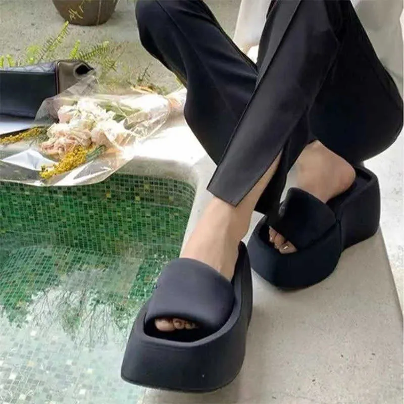 Sandaler Summer New 2022 Fashion Square Toe Luxury Satin Sandaler Feminin Platform Slippers Designer Party Ladies Slippers Flip Flop Z0224