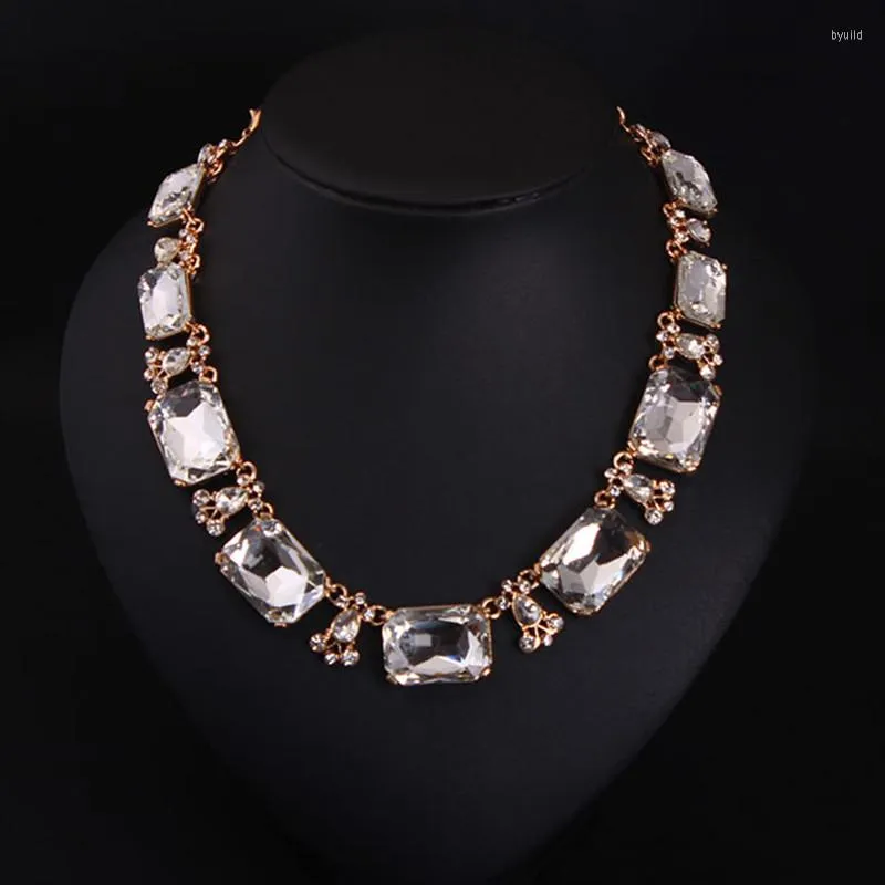 Choker 5 couleurs Collier Crystal Gems Crystal For Femme Femmes Glitter Glitter Geometric Rhinaistone Chaînes de bijoux courtes