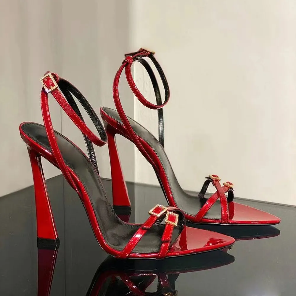 Yeni Stiletto Heels Sandals Lüks Tasarımcı Dar Bant Su Matkap Toka Dekoratif Stilettos11cm Süper Yüksek Ayak Bileği Kayışı Akşam Ayakkabıları Kadın Yüksek Topuklu