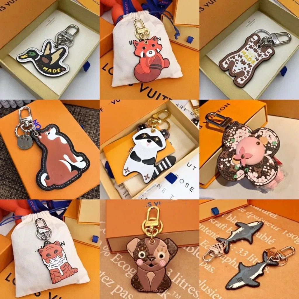 Limited Edition Cartoon Animal Unisex Key Wallet Luxury Brand Fox Tiger Raccoon Shark Dog Keychain Famous Designer Men and Women Keyring Shoulder Bag Tote Pendants