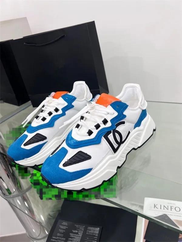 2023 Casual schoenen Laarzen vrouwen Reizen lederen veterschoen sneaker fashion lady designer Running Trainers Letters vrouw schoen Platte gedrukte Mannen sneakers