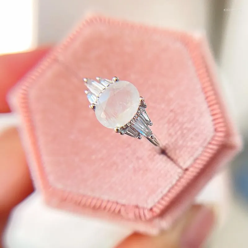 Anelli a grappolo Pietra di luna naturale Pietra preziosa per le donne Anello ovale in argento sterling massiccio 925 Anello di fidanzamento per matrimonio Sposa Gioielleria raffinataCluster Eloi22