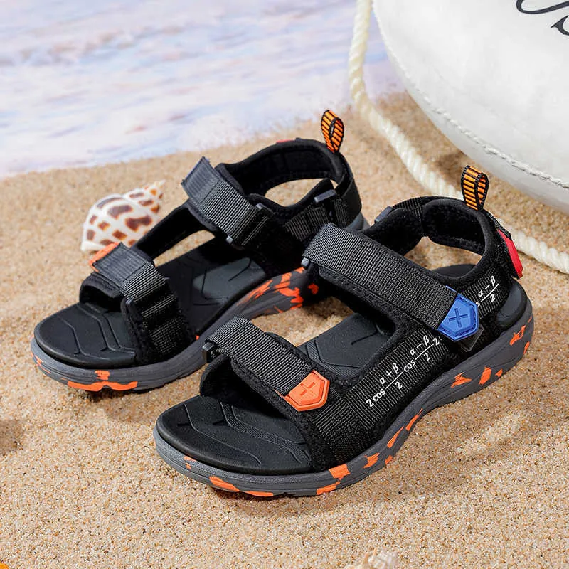 Sandały Nowe 2023 Letnie dla dzieci sandały oddychające dla chłopców Sandały Sandały Miękkie wygodne buty dla dzieci na zewnątrz plażowe dzieci lekkie sandał Z0225
