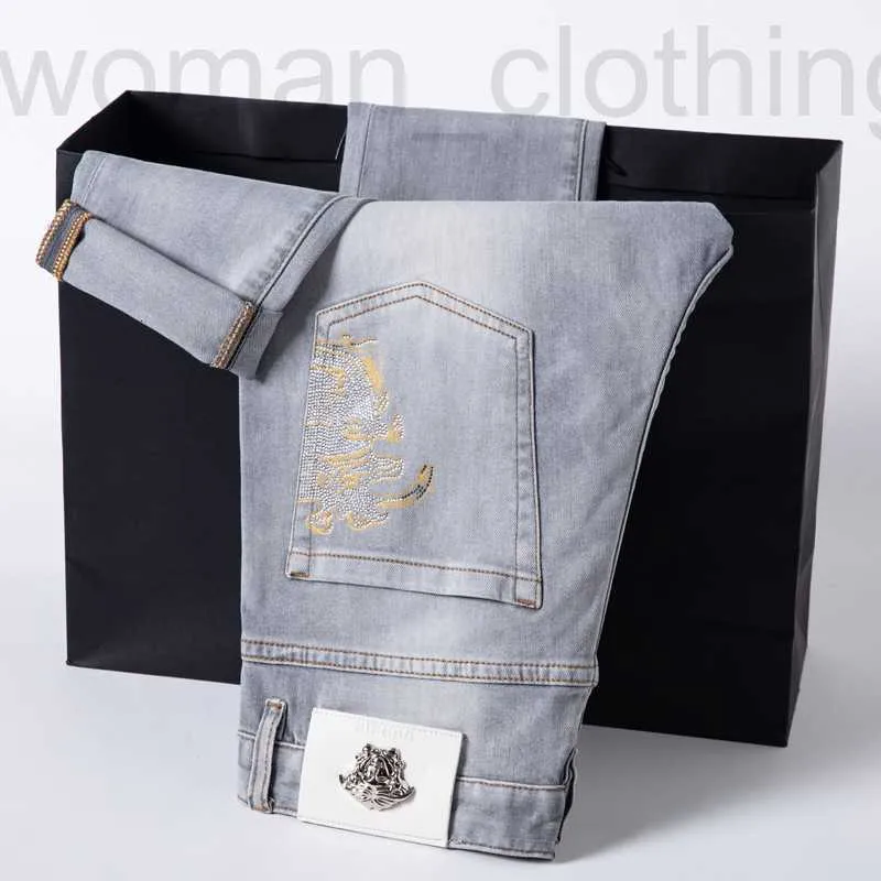 Jeans Homme Designer Printemps Nouveau Gris Clair Homme Slim Fit Petits Pieds WYFO