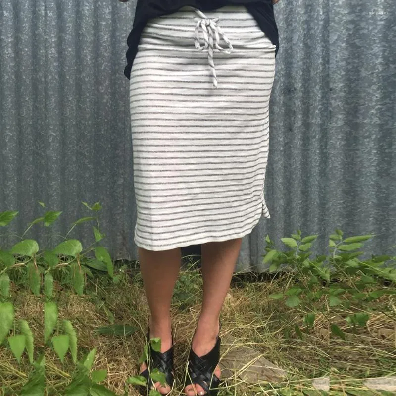 Kjolar kvinnor sexig rand kjol sommar elastisk korta faldas mujer moda 2023 jupe femme veckad krita