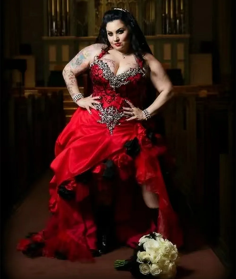 2023 Vestido de noiva g￳tico preto e vermelho A-linha de alta linha de baixo tamanho vestidos de noiva Flores feitas ￠ m￣o Ruffles Ruched Sweetheart Ncond Vintage Ventige Bride Vestres feitos personalizados