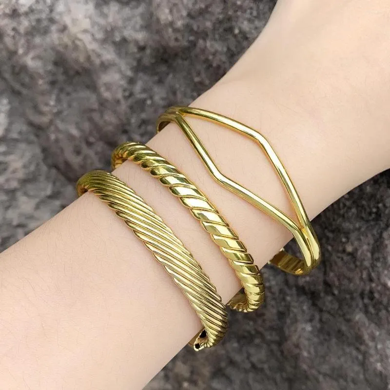 Bangle Flola Luxury Gold Latch Twist Chain Bangles для женщин отполированные двойные слои манжеты Простые украшения BRTK53