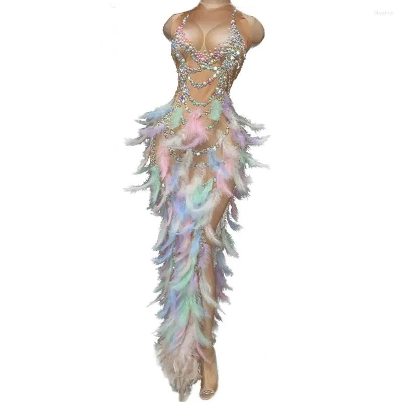 Stage Wear Donne sexy strass Perla Piuma Abito senza maniche Prom Alta fessura Spettacolo per feste Costume da spettacolo