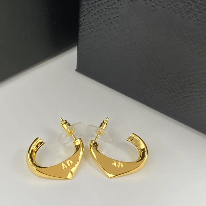 Designer Gold Triangle Earrings Stud For Womens Pendants Earring Jewelry Fashion Ear Studs P Hoop Earring Woman Designers Earrings 2302284D