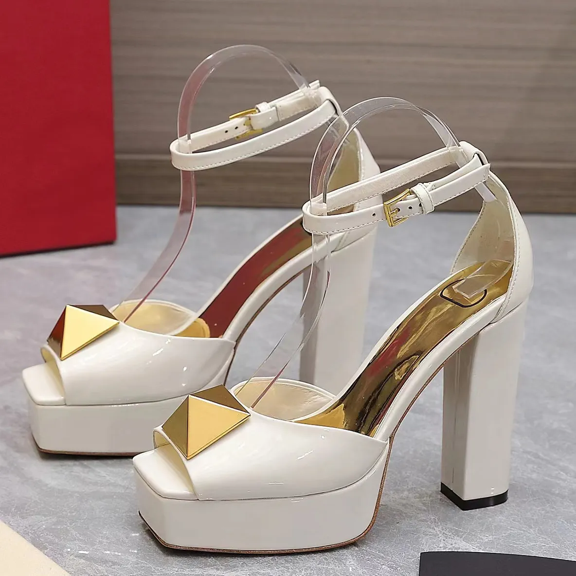 패션 샌들 하이 힐 여성 플랫폼 13cm 오픈 발가락 발목 생선 흰색 특허 고급 디자이너 드레스 신발 여름 고품질 공장 신발