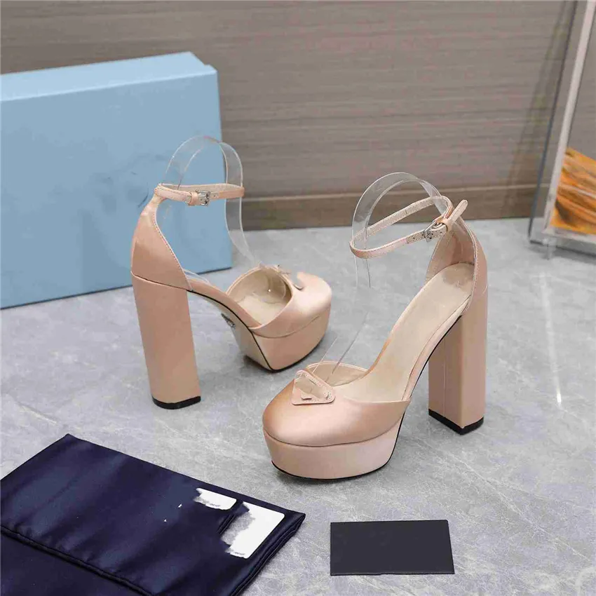 Top Design Dress Shoes Fashion 2023 Pradity Women Leather High Heel Letter Logo Party Wedding Tourism Holiday Casual Flat Shoes 03-03