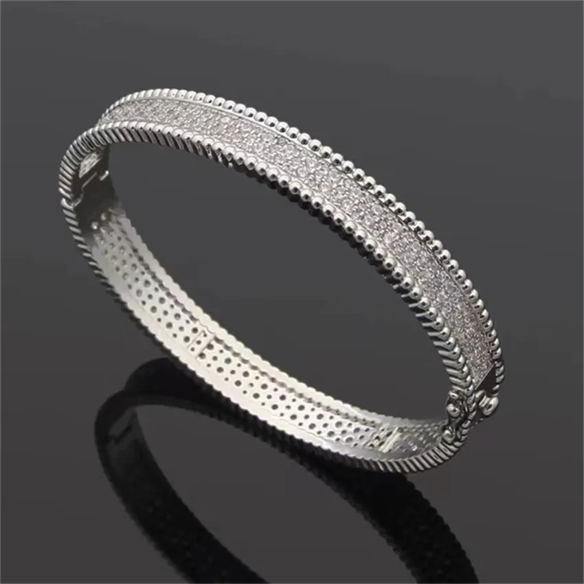 Clover Bracelet Luxury Designer Elegant Gold and Silver Diamond Bracelet Customized Trendy Bangle Fashion Women Pendant Wedding Special Design Jewelry Quality