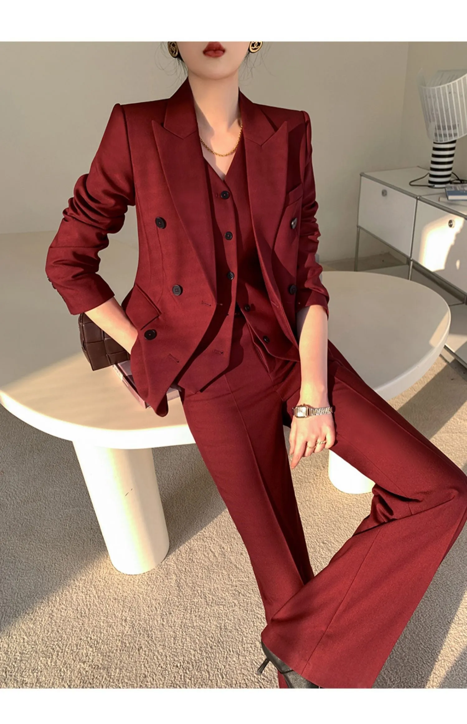 Ensemble Pantalon Blazer En Velours Bordeaux – Costume Daffaires
