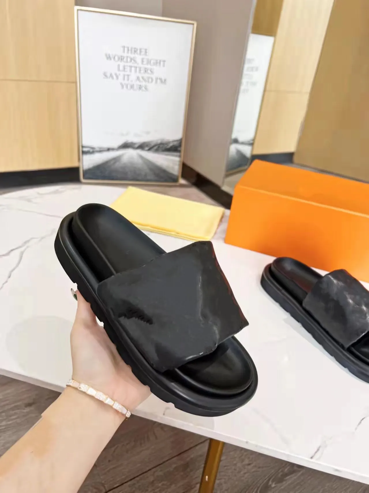 Pool Pillow Comfort Flat Slippers 1AACEl 1AABKK 1AABKT Empreinte Leather Black Silver White Classic Cool Slides Women Designer Mules